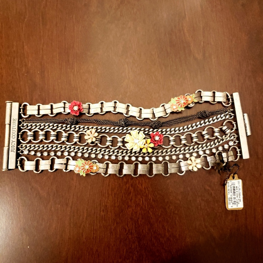 Silver bracelet with flowers